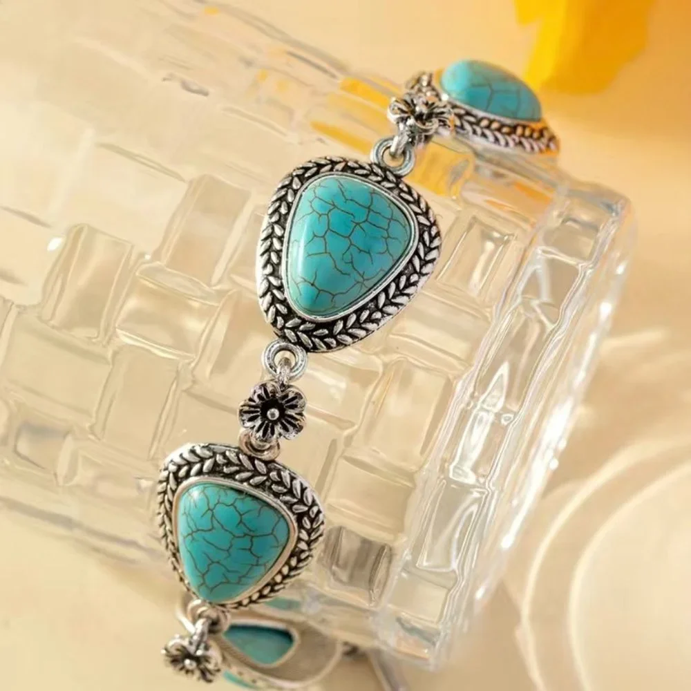 Faux Turquoise and Silver Concho Chain Bracelet (#1121) - Picture 5 of 7